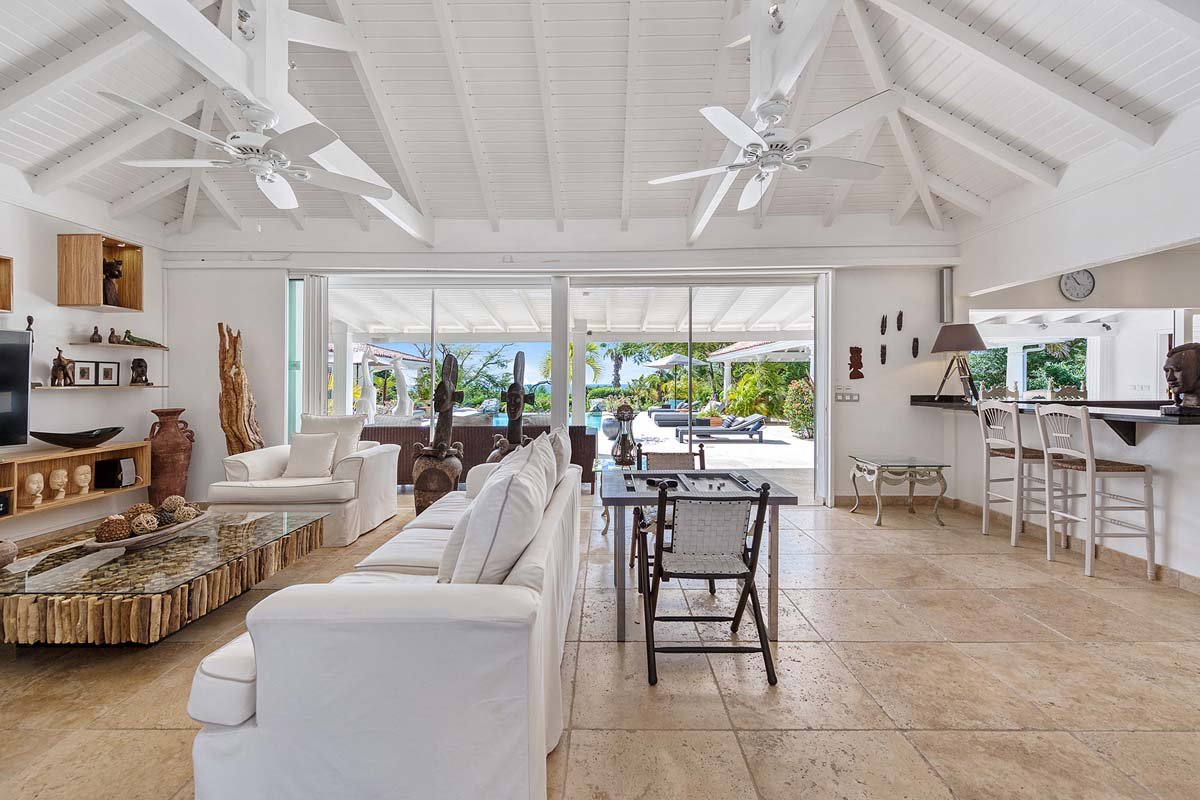 Spacious living room at La Pinta villa in St. Maarten, with open layout and pool view