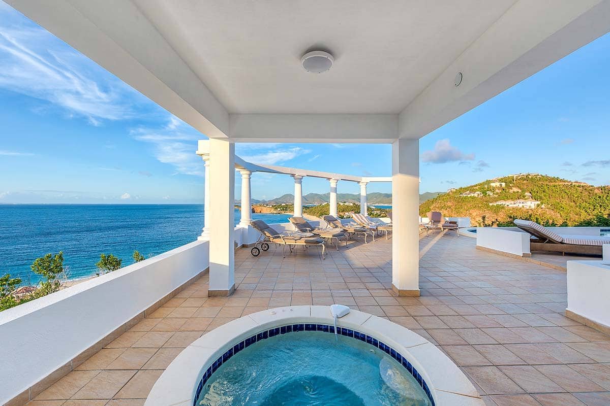 Villa Terrasse de Mer hot tub, Terres Basses, St. Martin – jacuzzi with ocean view