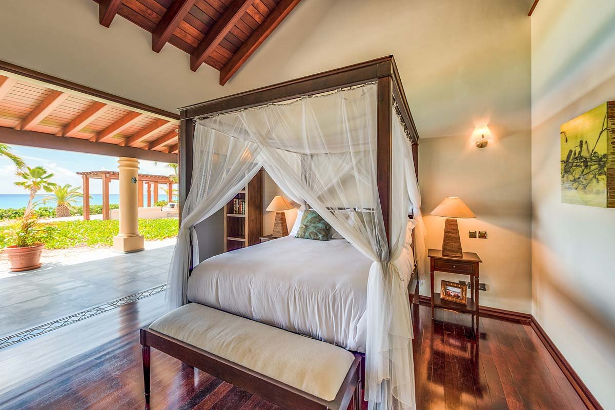 Ocean-view king bedroom with terrace access at Casa de la Playa, Baie Longue, St. Martin