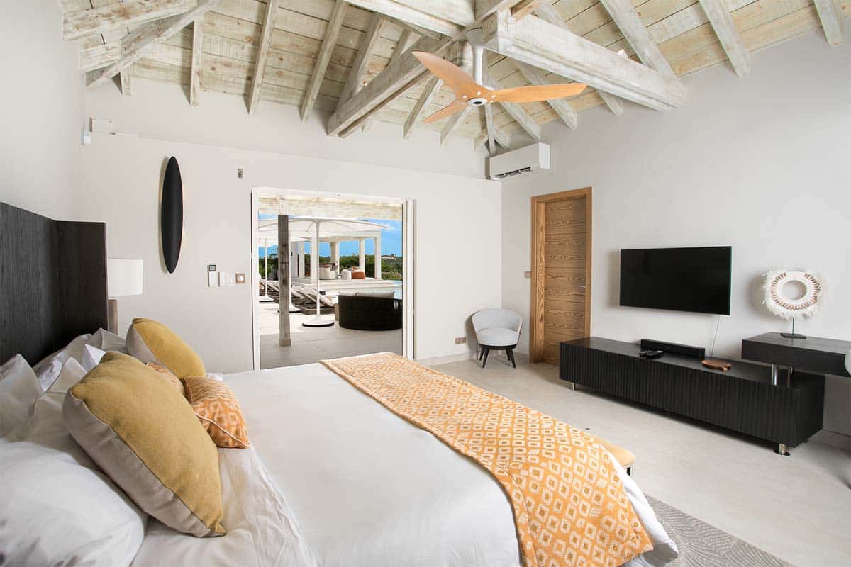 Villa Avanti Bedroom 4, Terres Basses, St. Martin – king-size bed with en-suite bathroom