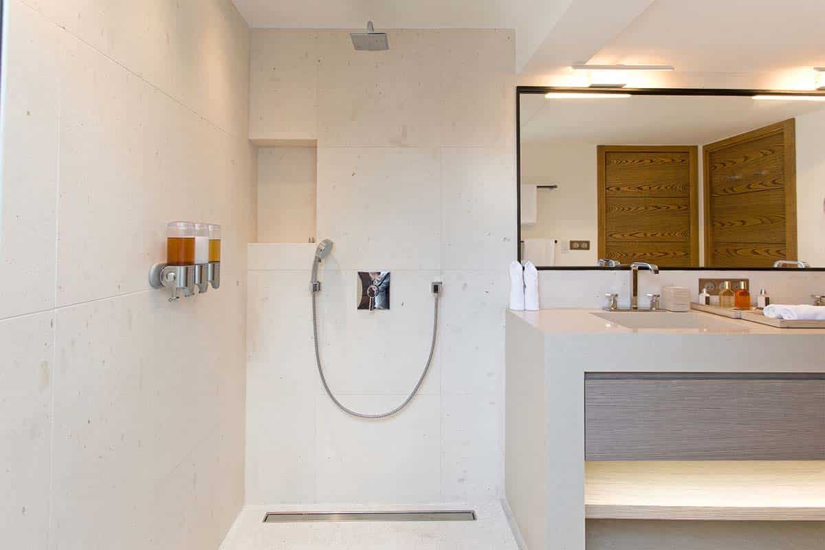 Modern ensuite bathroom in Villa Avanti, Terres Basses, St. Martin