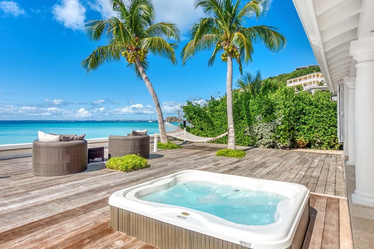 Villa Petite Plage 4 hot tub, Grand Case, St. Martin – beachfront jacuzzi with ocean view