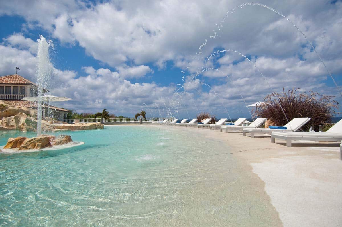Heated infinity pool with ocean view at Villa Sandyline, Terres Basses, St. Martin