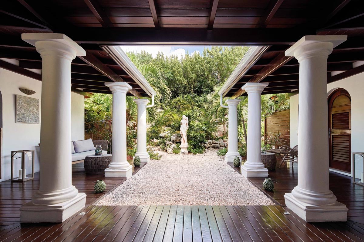 Spa room interior with tranquil décor, luxury wellness treatment space in St. Maarten