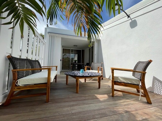 Private outdoor lounge at Studio Friends at Paloma, Santa Ana—modern condo with king-size bed and kitchenette