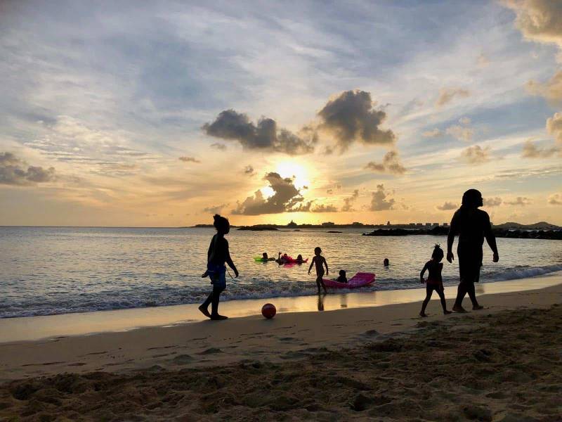 Pelican Beach - Pelican Key - Beach access via the Simpson Bay Beach Resort Pelican Beach Bar