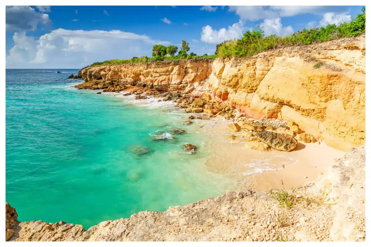 Cupecoy Beach with its gorgeous rock formations – One of islands most beautiful beaches! Cupecoy Beach with its gorgeous rock formations - One of islands most beautiful beaches!