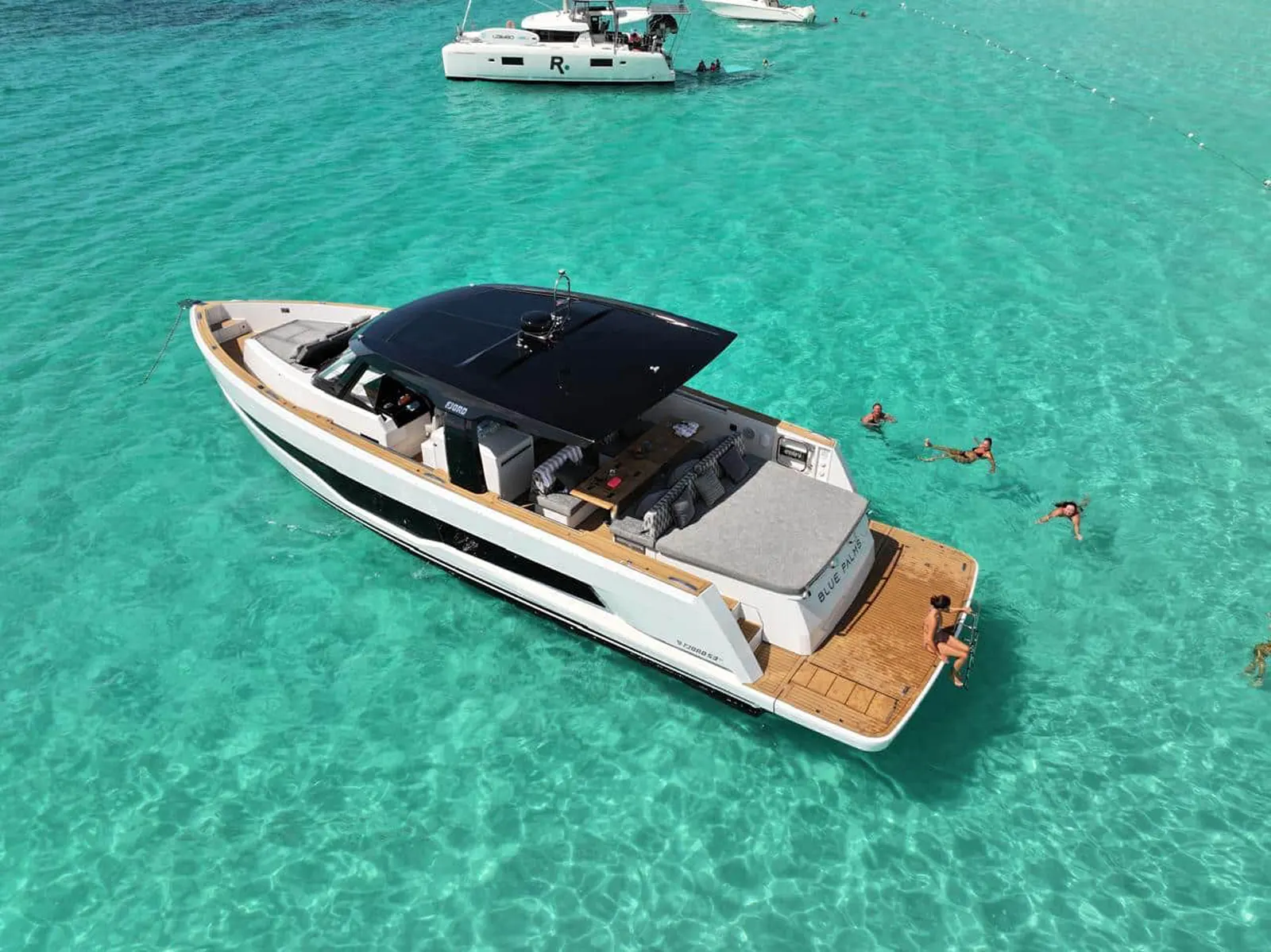 Fjord 53XL“Blue Palms” | 53英尺豪华巡洋舰AXA， SXM 宪章- We Are! SXM, image size:1600x1199