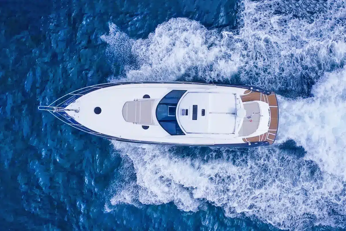 Sunseeker 52 FT Cruiser - Luxury with upper deck beds, seating and comfort